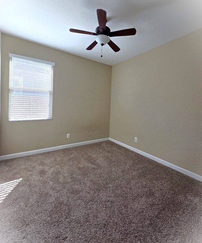 Building Photo - 3 bedroom home with den or office