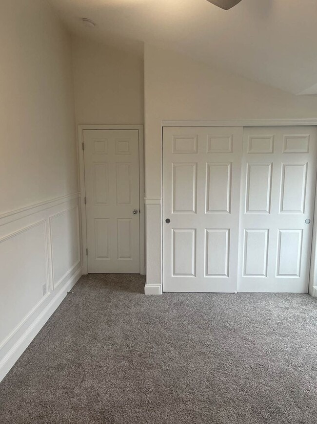 Building Photo - Beautiful West Linn Home in a Quiet, Desirable Neighborhood