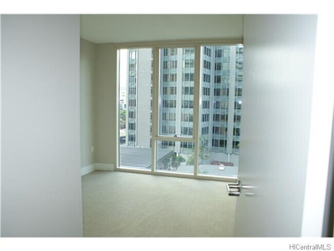 Building Photo - Allure Waikiki - 2 bedroom, 2 bath with 1 ...