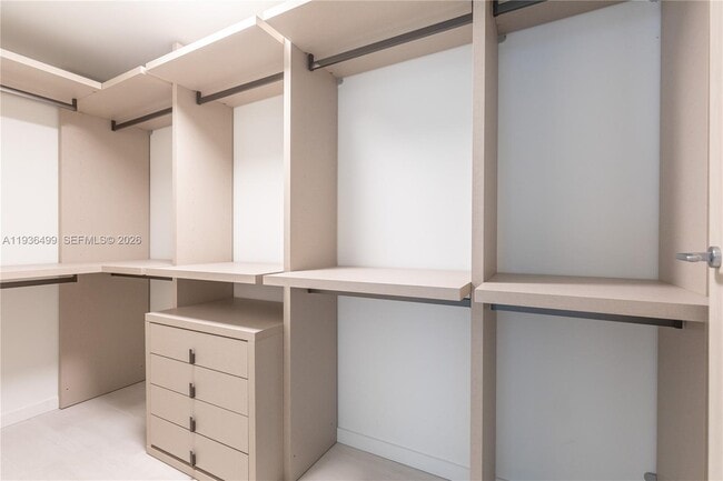 Building Photo - 1000 Brickell Plaza