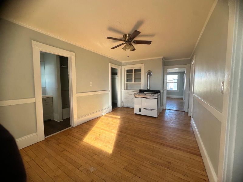 Building Photo - 213 Laurel St