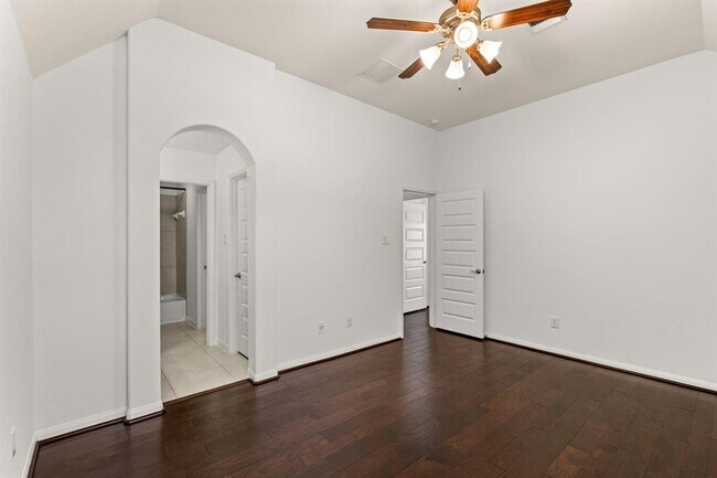 Building Photo - 4615 Hollow Chase Ln