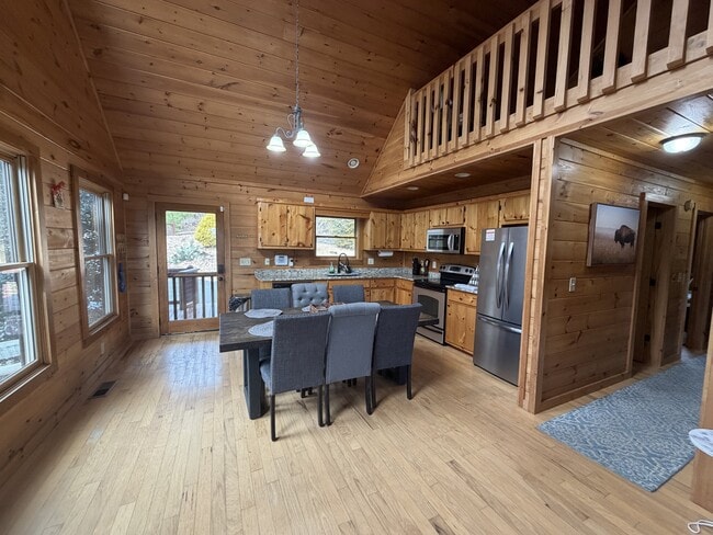 Building Photo - 670 The Wds Rd