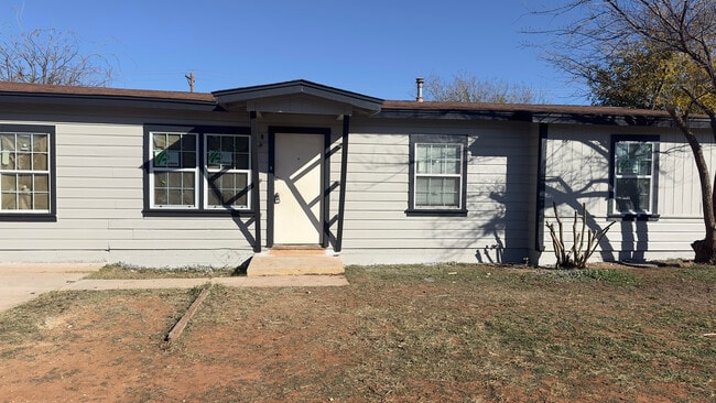 Front of House - 5282 Questa Dr