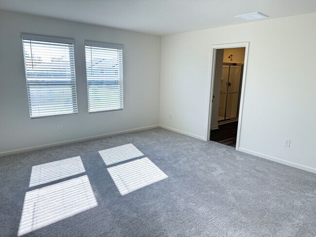 Building Photo - Brand new 2100sqft 4-bedroom / 3-Bath in t...