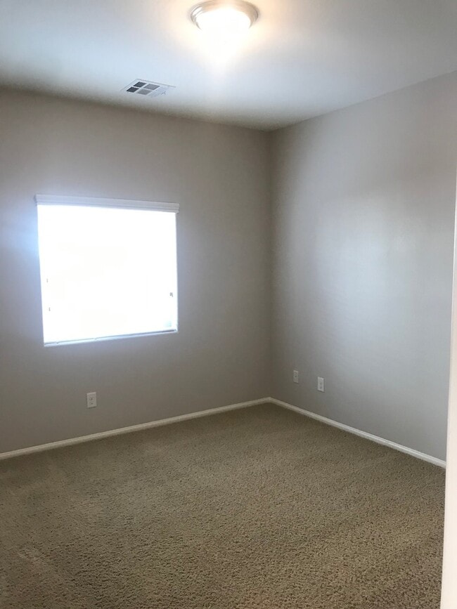 Building Photo - Beautiful DR Horton Home in Centennial Hil...