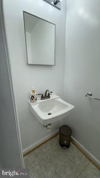 Building Photo - 7927 Foxcrest Ct