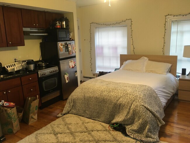 Building Photo - 25 Joy St