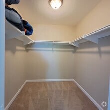 Building Photo - Spacious 2 bedroom 1 bathroom Condo with L...