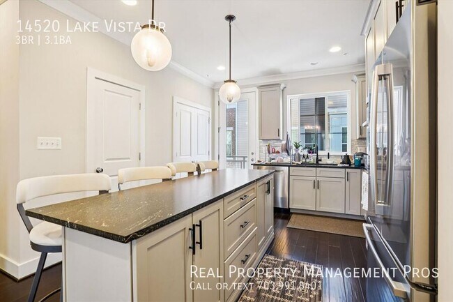 Building Photo - 14520 Lake Vista Dr