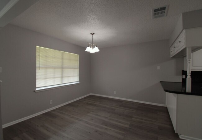 Building Photo - Whitehouse ISD - 3 Bedroom, 2 Bath Duplex, Lawn Care Provided!