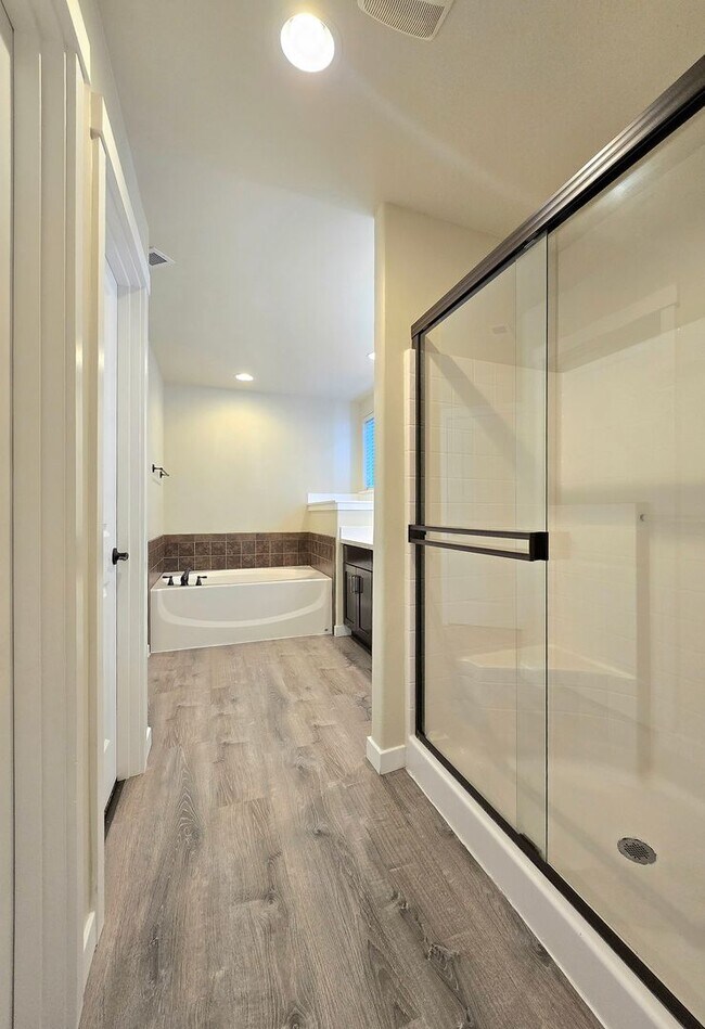 Building Photo - 4 Bedroom Home in Lake Stevens Now Available!