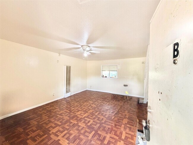 Building Photo - 6257 Manor Rd