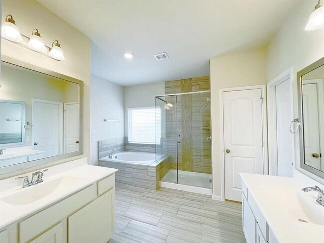 Building Photo - 4403 Silvergrass Ln