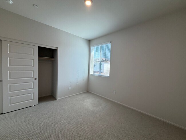 Building Photo - Beautiful 3 Bedroom Condo in West Covina