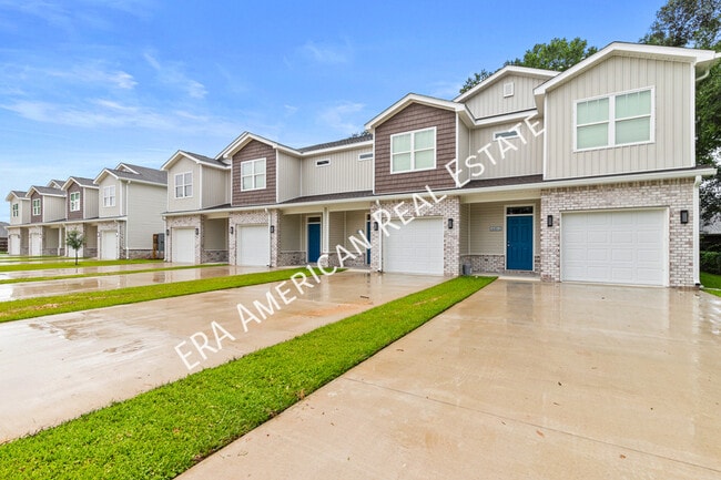 Building Photo - 400 Walters Cir
