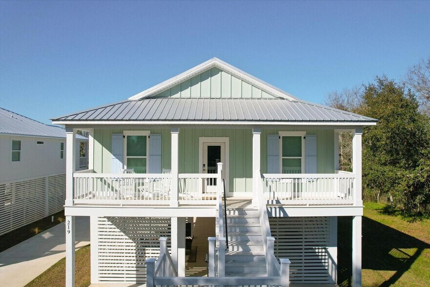 Building Photo - 219 Demetz Ave