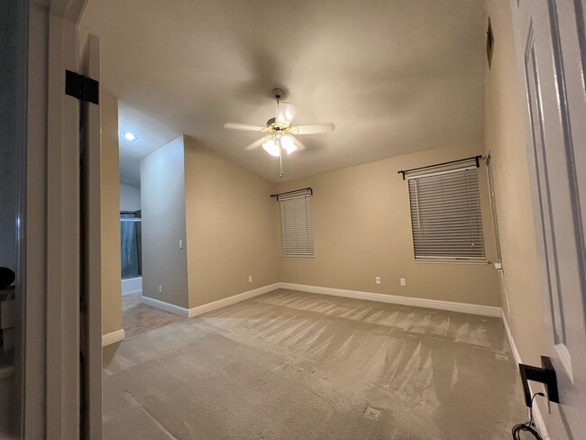 Building Photo - Beautiful 4/3 House for Rent. Amenities Ga...