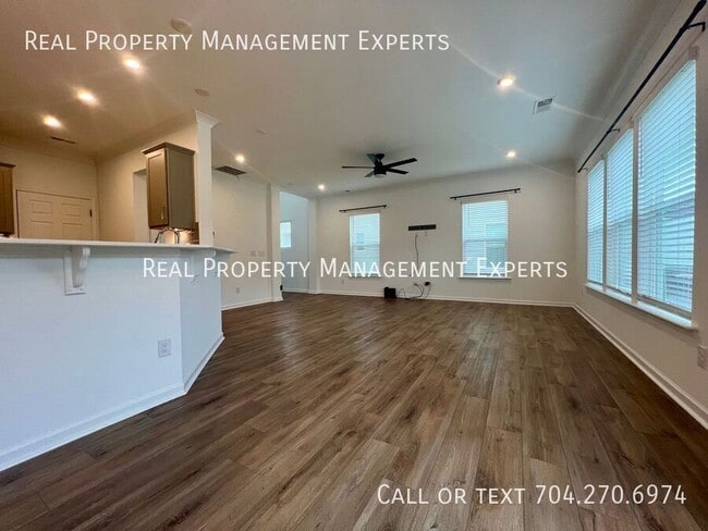 Building Photo - 13022 Rover St