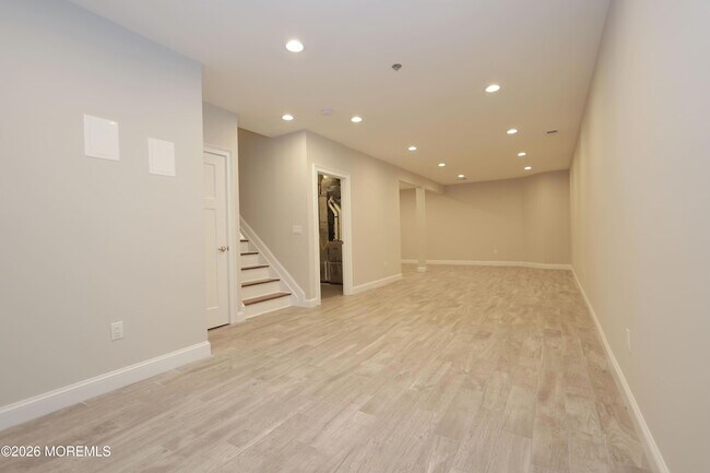 Building Photo - 10 Gonzalez Dr