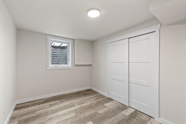 Building Photo - 460 N James Ave