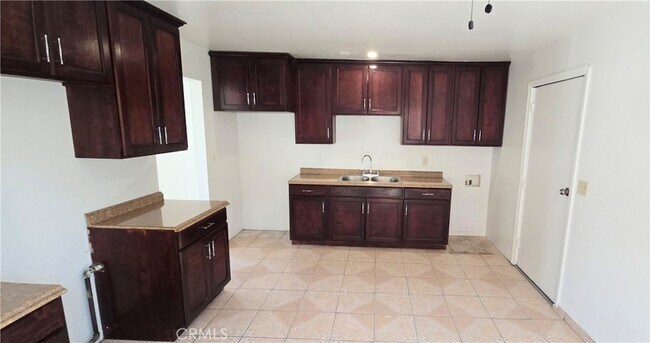 Building Photo - 3638 E 54th St