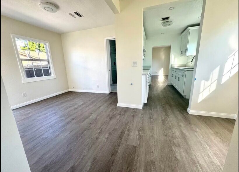 Building Photo - 7015 De Celis Pl