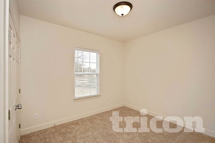 Building Photo - 500 Dante Ranch Ln