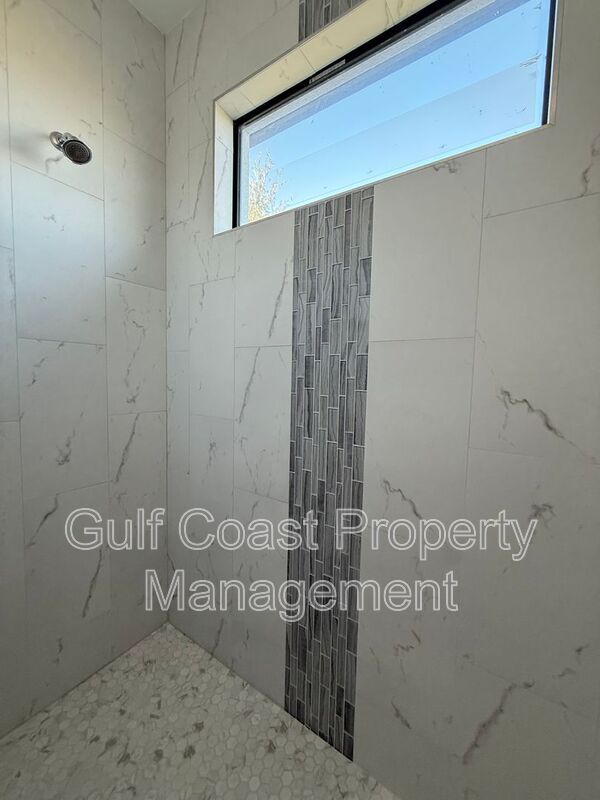 Building Photo - 1229 NE 19th Ave