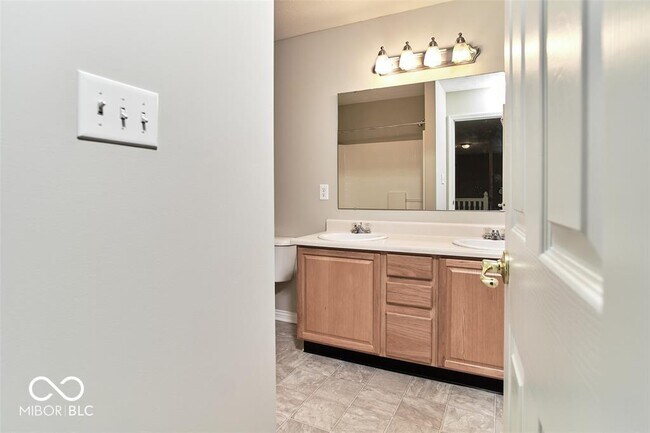 Building Photo - 13092 Brookdale Dr