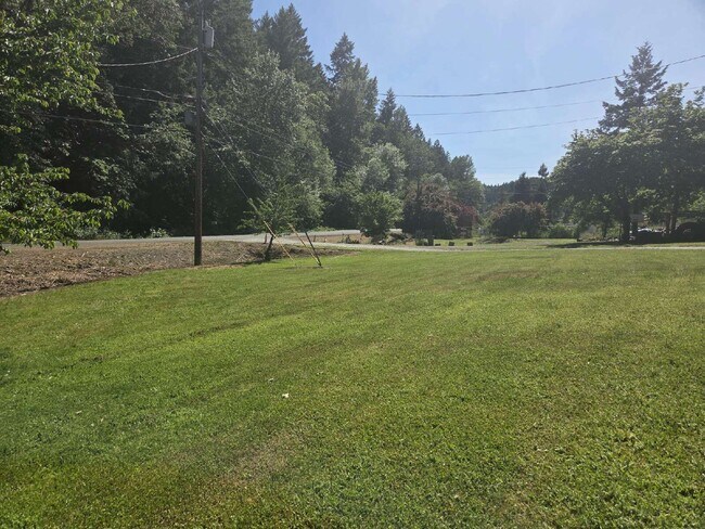Building Photo - 3950 Shoestring Rd