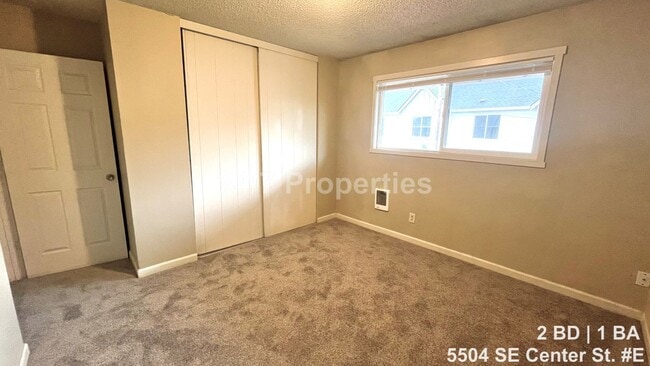 Building Photo - Upper-Level 2 BD | 1 BA Home - FoPo