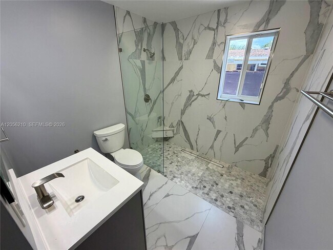 Building Photo - 9340 Jamaica Dr