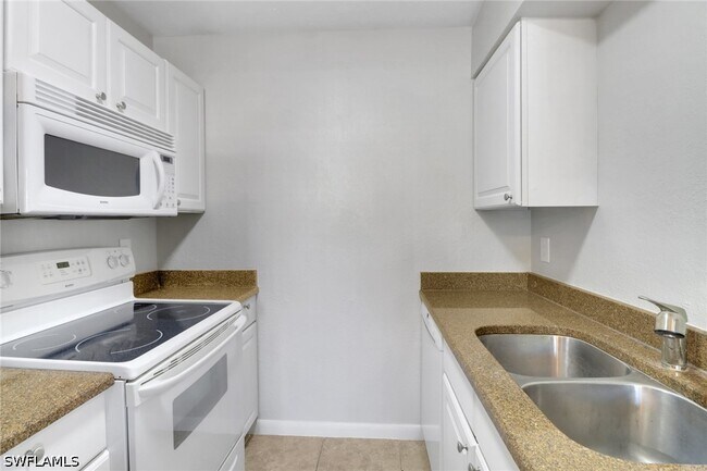 Building Photo - 4635 Bayshore Dr