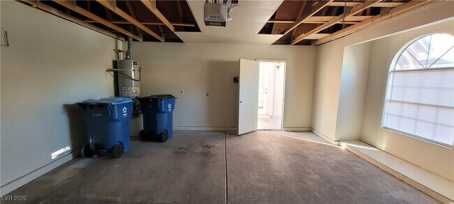 Building Photo - 6561 Avon Ct