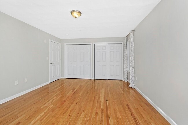 Building Photo - 260 Main St