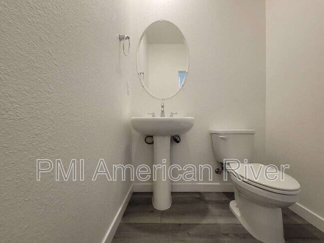 Building Photo - 3007 Mesmerizing Walk