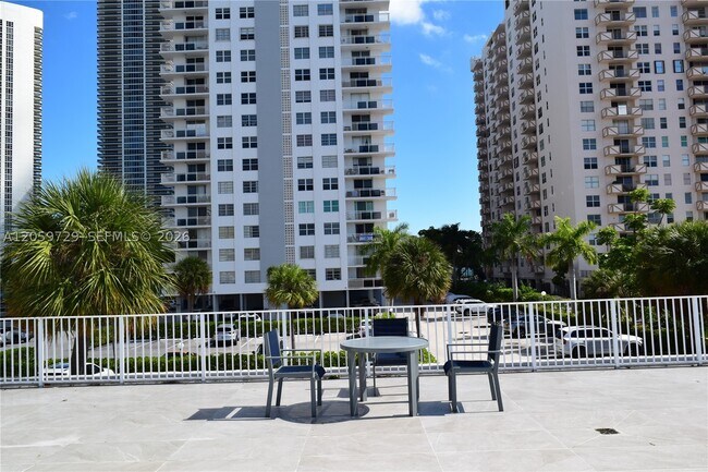 Building Photo - 1849 S Ocean Dr