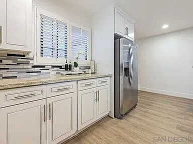 Building Photo - 8860 Villa La Jolla Dr