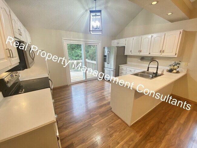 Building Photo - California Split-Level in Lee's Summit Sch...