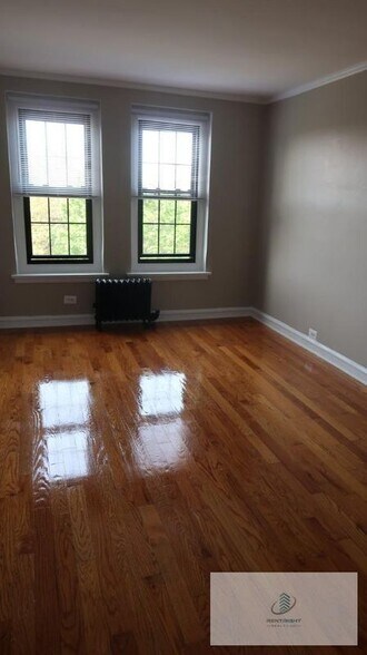 Building Photo - 1209 W Sherwin Ave