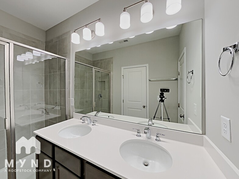 Building Photo - 2861 Regal Park Dr NW