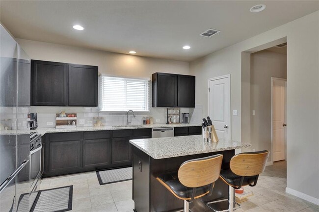 Building Photo - 106 Mossycup Dr