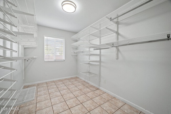 Building Photo - 6039 E Skinner Dr