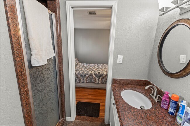 Building Photo - 10910 Vanderford Dr