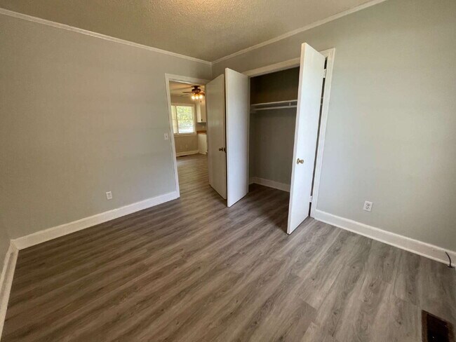 Building Photo - ADORABLE BRICK RANCH IN LAGRANGE *3 BR, 1 BA* NEWLY RENOVATED