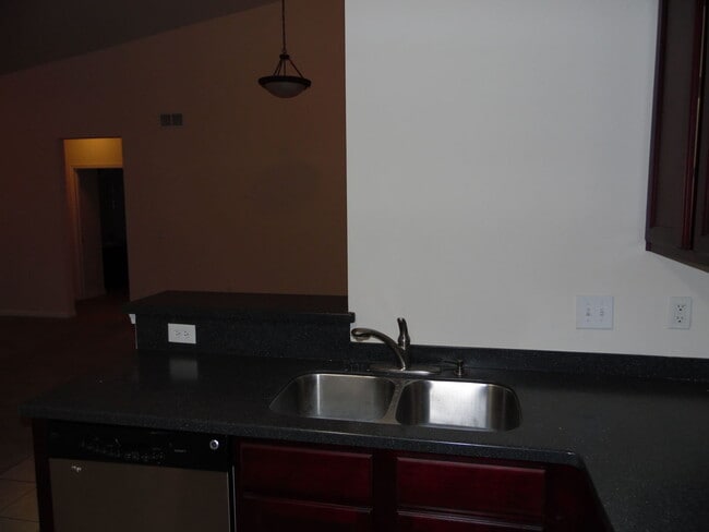 Building Photo - Very nice 3/2 at Southside and JTB