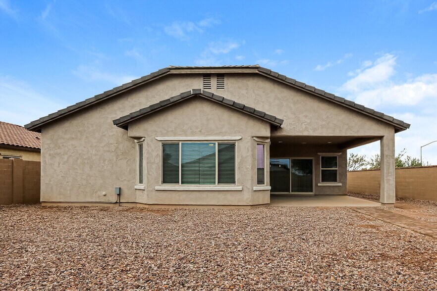 Building Photo - 10820 E Topaz Ave