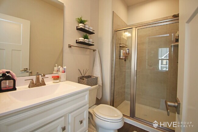 Building Photo - Spacious 4-Bed, 3.5-Bath with Garage!