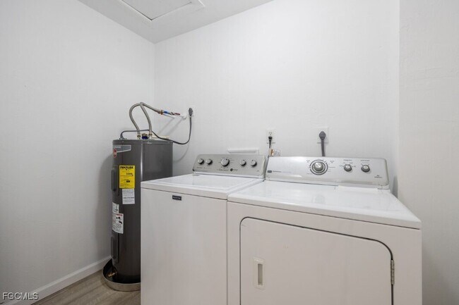 Building Photo - 5113 SW 15th Pl